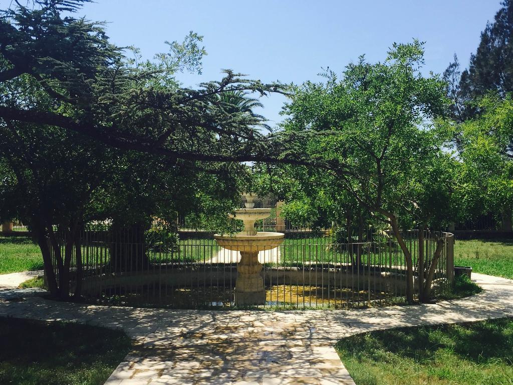 Le Chateau Des Anglades Йер Экстерьер фото